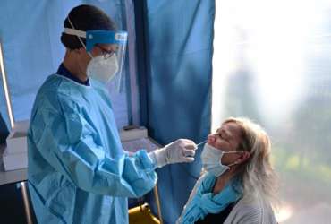 PAÍSES TOMAN NUEVAS MEDIDAS ANTE ADVERTENCIA DE QUE SEGUNDA OLA DE COVID-19 SERÁ PEOR QUE LA PRIMERA