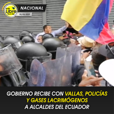 GOBIERNO RECIBE CON VALLAS, POLICÍAS Y GASES LACRIMÓGENOS Y ALCALDES DEL ECUADO